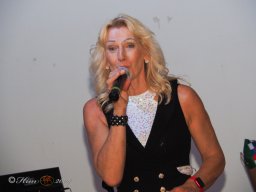 Künstler helfen Kinder - Mit Musik zur Menschlichkeit